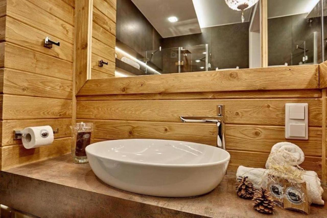 Apartamenty Pod Giewontem Gawra: Luxury Suite with Terrace, Sauna & Jacuzzi Near Krupówki Zakopane Exterior photo